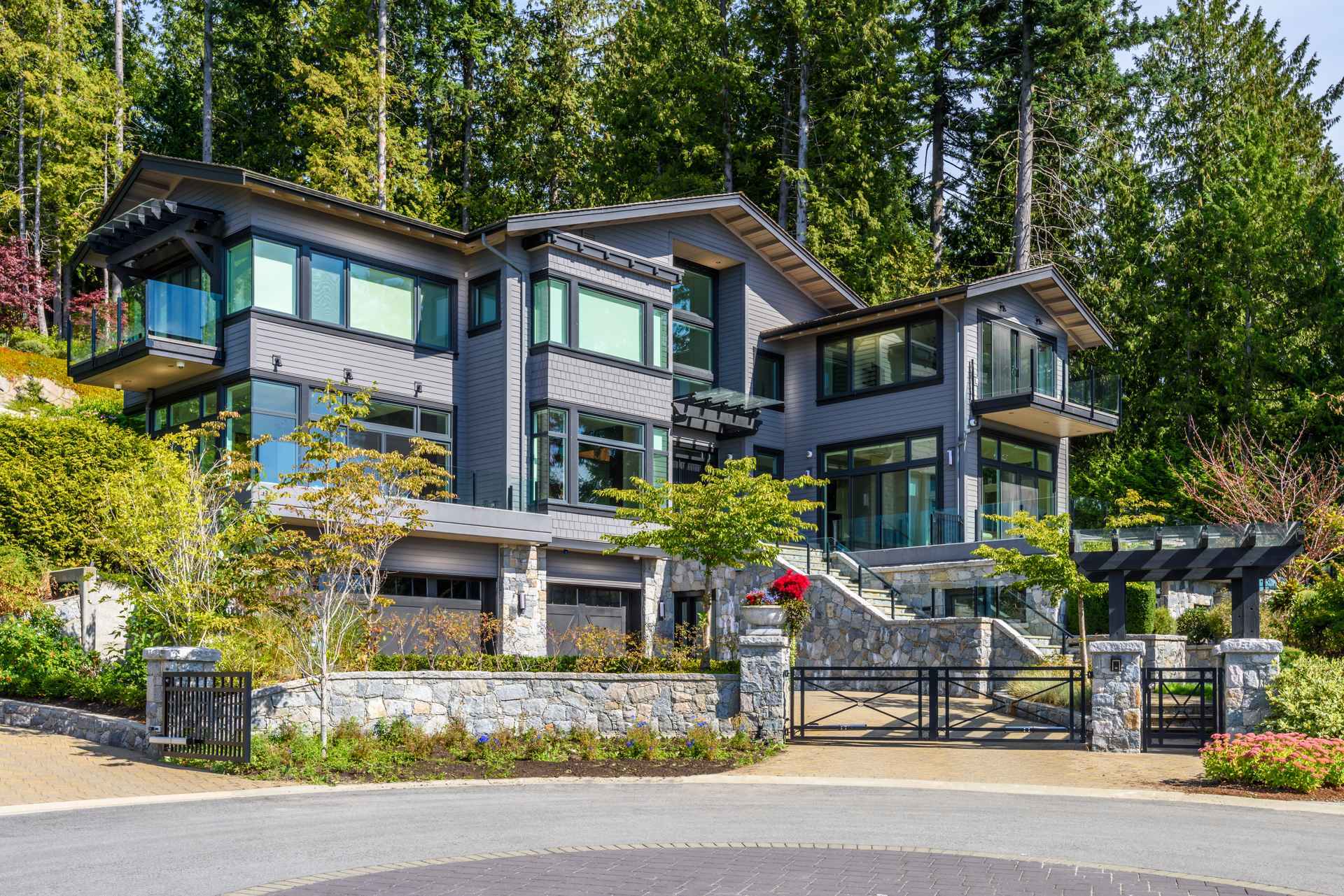 Луксозен инвестиционен имот с привлекателни дизайнерски характеристики