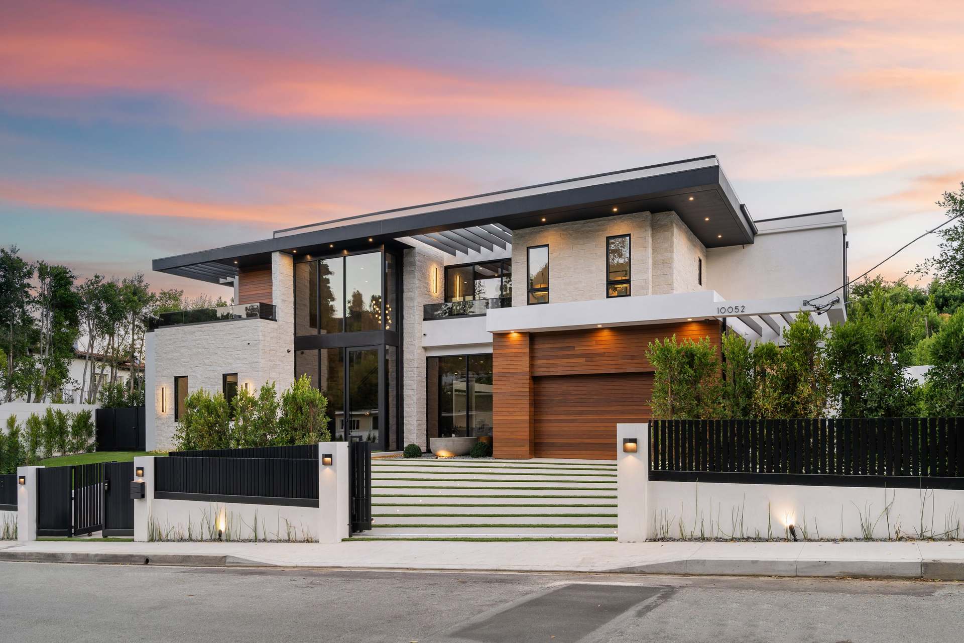 Модерен дом с потенциал за специално работно пространство